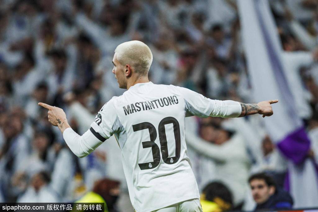 姆巴佩社媒祝贺维尼修斯当选全场最佳：由衷为你高兴，我的兄弟